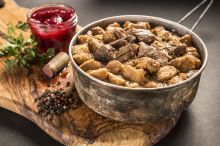 Jelení ragú s bramborovými špalíčky - 400g (2)